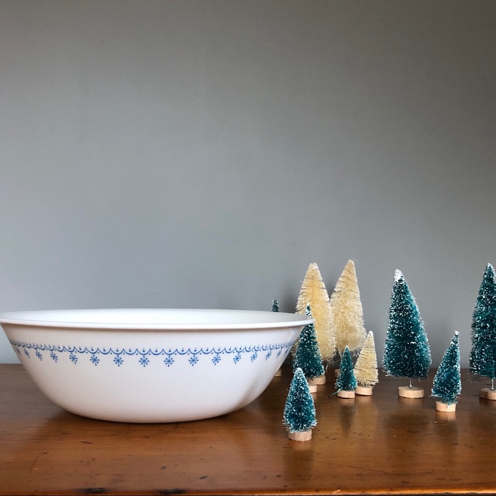 Corelle Vintage Snowflake Garland Bowl